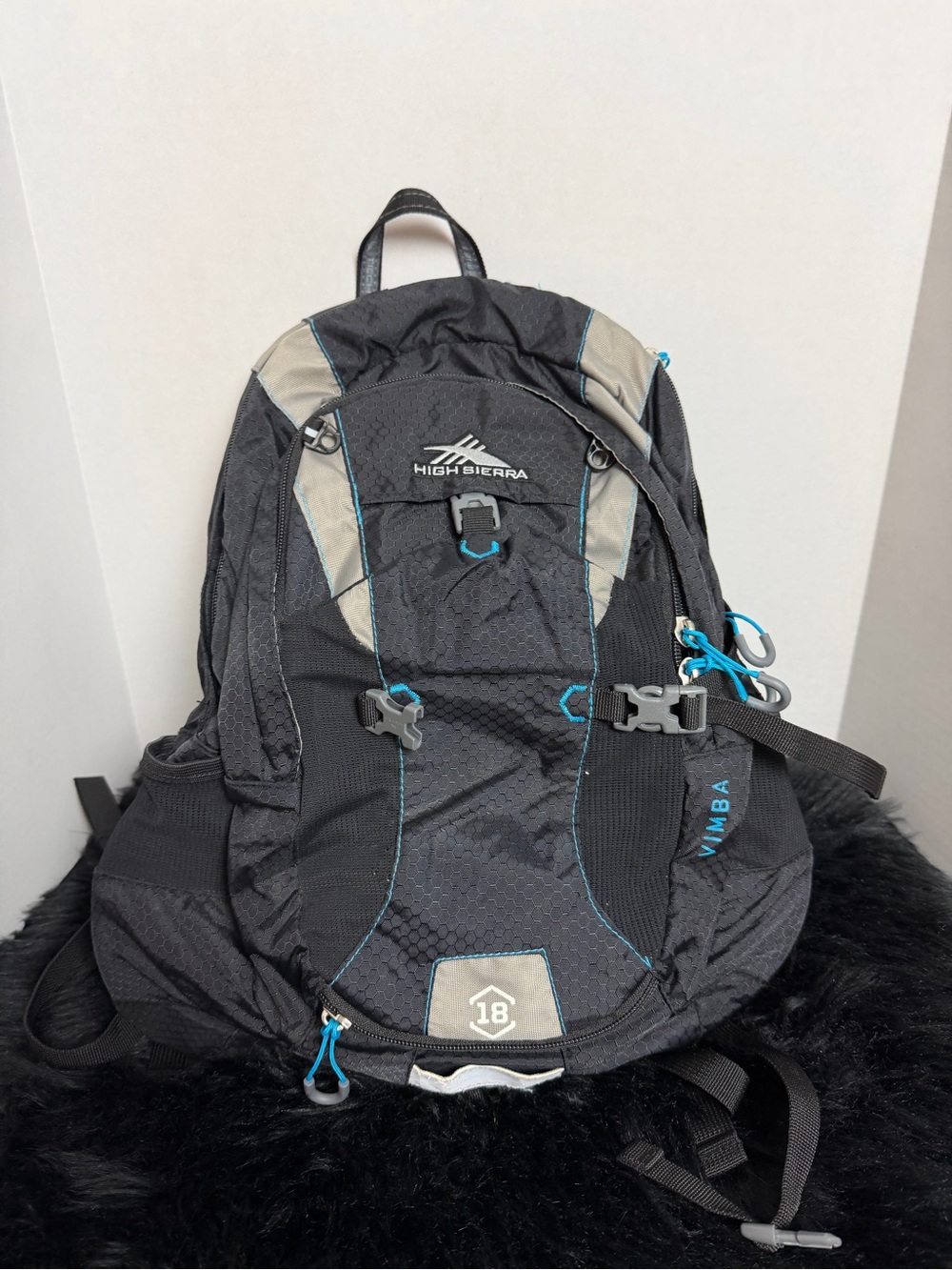 High Sierra Black 18 Vimba and Gray Men's Backpack Water- Lightweight Daypack